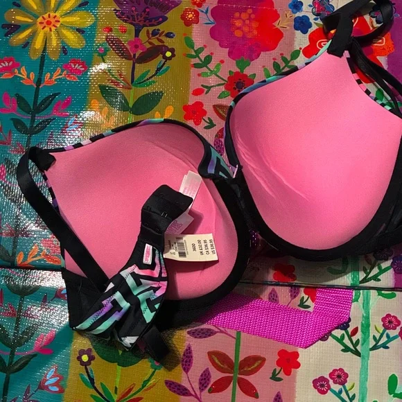 36DD Victoria’s Secret wear everywhere push up bra by Pink - Picture 6 of 9